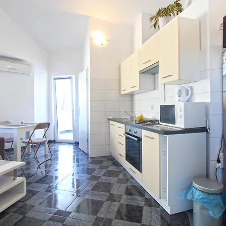 Apartment Olga 2236 Pula